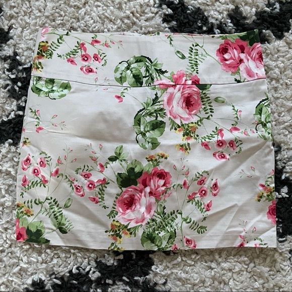 Floral mini skirt - Picture 1 of 3